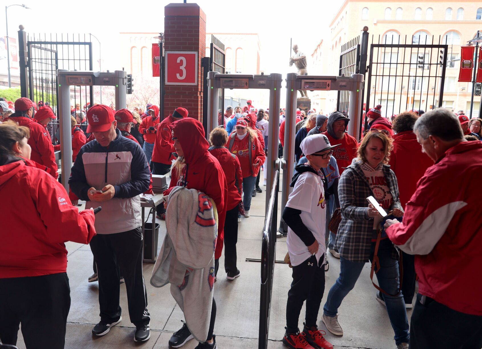 Cardinals host opening day at Busch Stadium